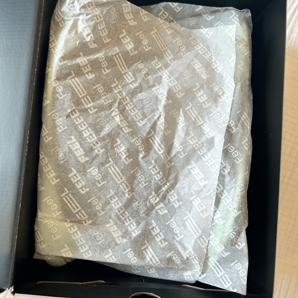 Lululemon Women’s Blissful Run Winter Shoes in Size 10 - Picture 8 of 8